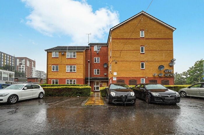 2 Bedroom Flat To Rent In Armoury Road, London, SE8