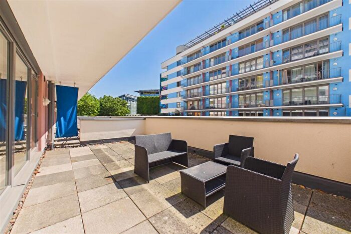 1 Bedroom Flat For Sale In Canons Way, Harbourside, BS1