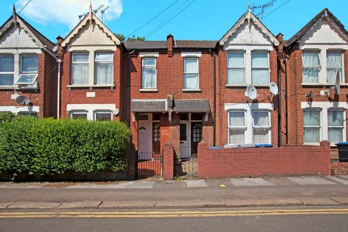 2 Bedroom Flat To Rent In Deacon Road, London, NW2