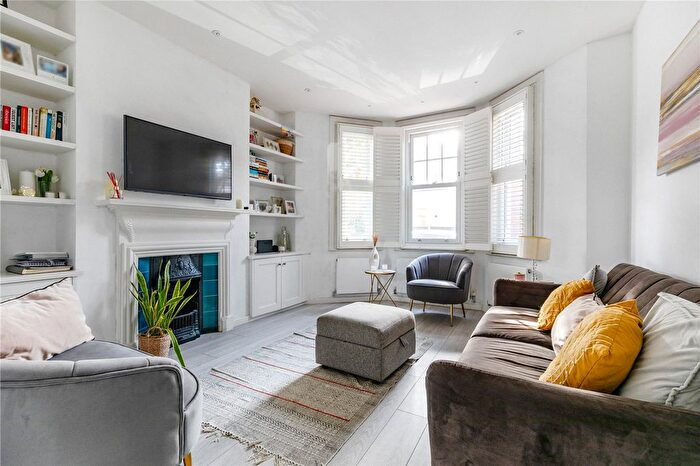 2 Bedroom Flat For Sale In Marius Road, London, SW17