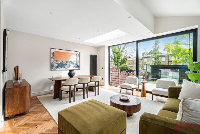 5 Bedroom Terraced House For Sale In Ferme Park Road, N8