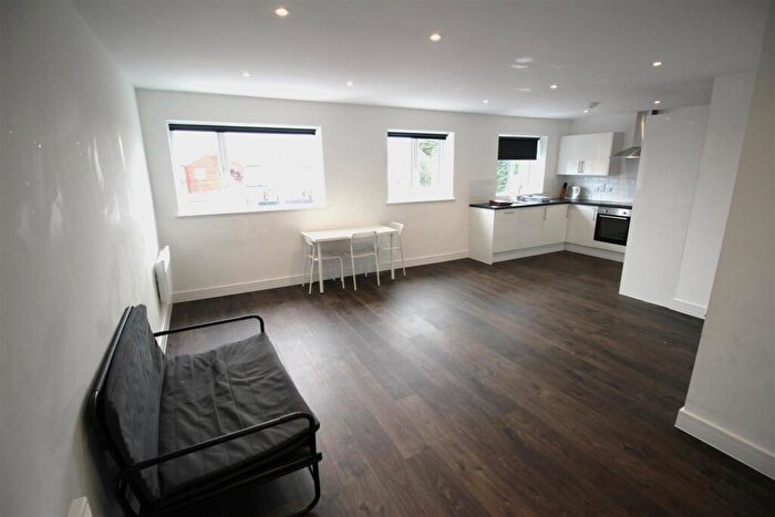 2 Bedroom Flat To Rent In Carisbrooke Road, Gosport, Hants, PO13