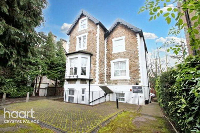1 Bedroom Apartment For Sale In Hamlet, Anerley, SE19