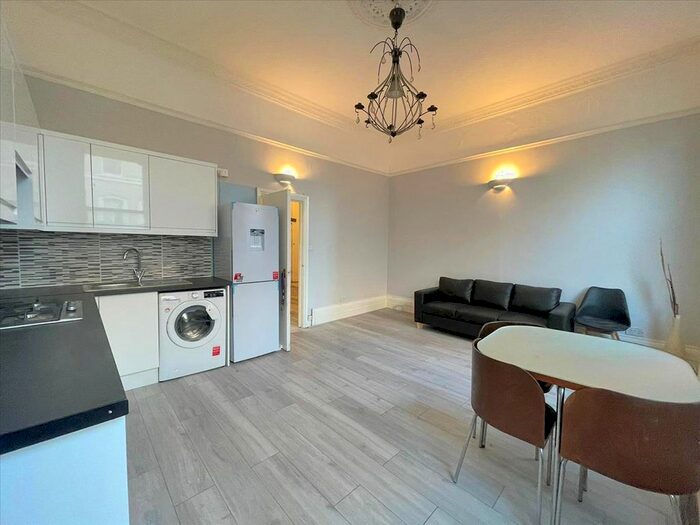 2 Bedroom Flat To Rent In Earl's Court Road, London, SW5