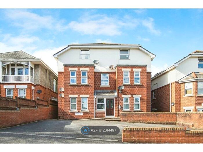2 Bedroom Flat To Rent In Shannon Court, Bournemouth, BH6