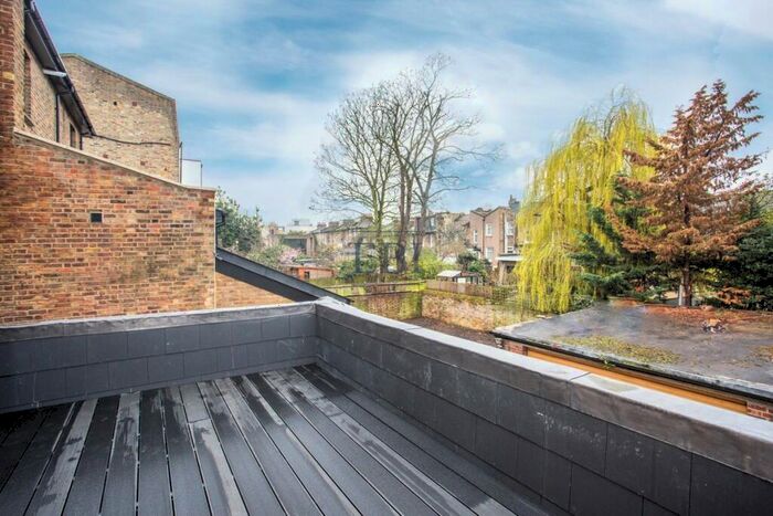 2 Bedroom Apartment To Rent In Asylum Road, London, SE15