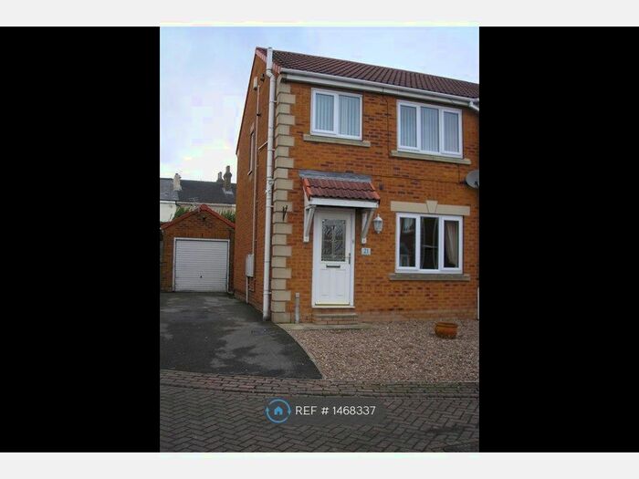 3 Bedroom Semi-Detached House To Rent In Broadland Way, Lofthouse, Wakefield, WF3