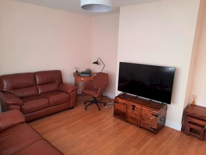 1 Bedroom Flat To Rent In Chalk Hill, Watford WD19