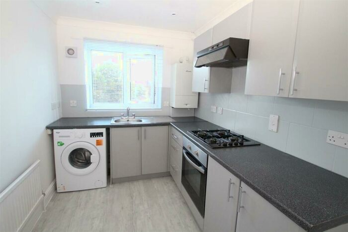 2 Bedroom Apartment To Rent In Ninian Road, Hemel Hempstead, HP2
