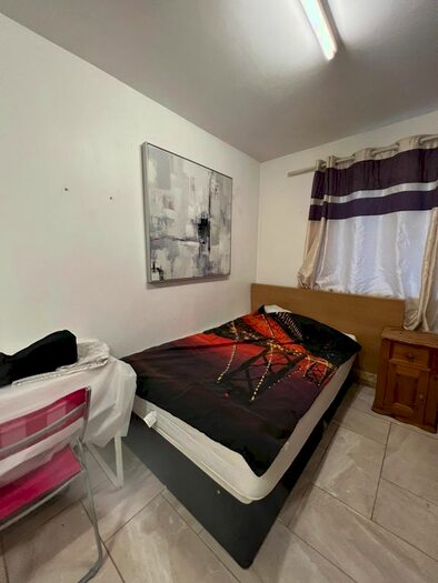 Studio To Rent In Farm Close, London E10