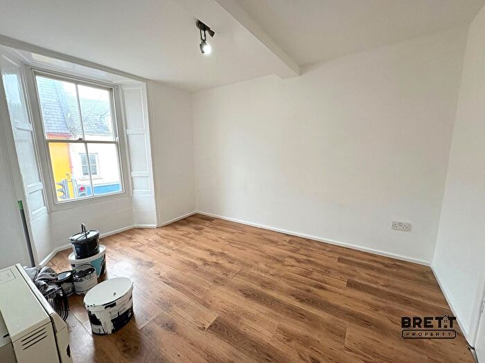 1 Bedroom Flat To Rent In Flat Main Street, Pembroke, Pembrokeshire., SA71