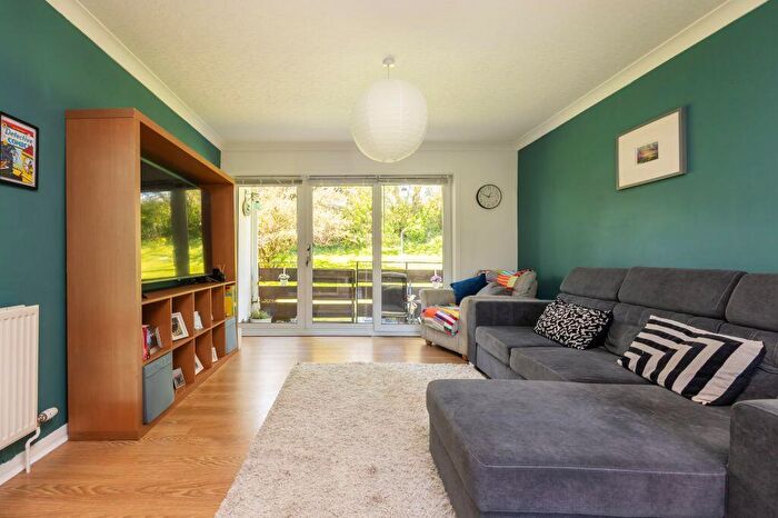 2 Bedroom Flat For Sale In / West Craigs Crescent, Edinburgh, EH12