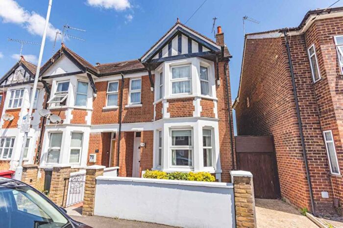 4 Bedroom Semi-Detached House For Sale In Ragstone Road, Slough, SL1