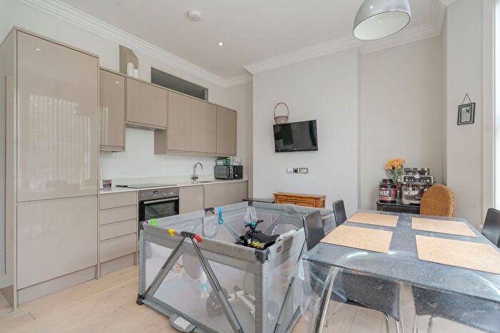 2 Bedroom Flat For Sale In Bravington Road, London, W9