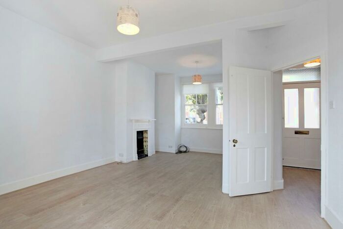 2 Bedroom House To Rent In Aysgarth Road London, SE21