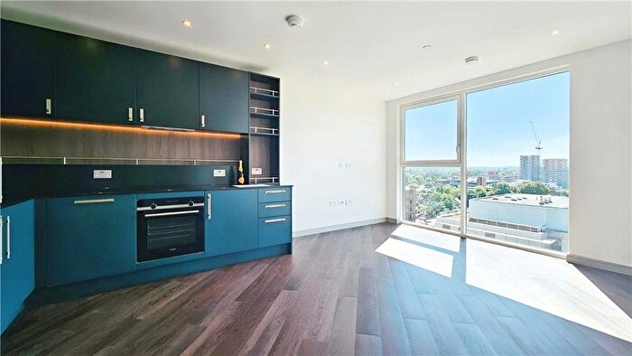 2 Bedroom Flat To Rent In Eden Grove, Staines-Upon-Thames, Windsor And Maidenhead, TW18