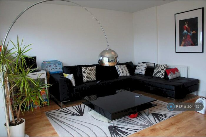 2 Bedroom Flat To Rent In Somerville Apartments, London, N4