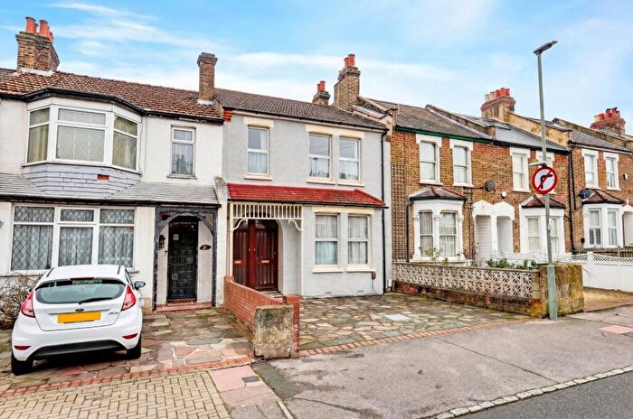 3 Bedroom Maisonette For Sale In Pelham Road, Beckenham, Kent, BR3