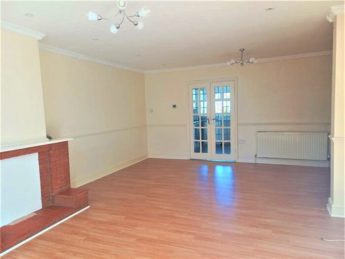 3 Bedroom Terraced House To Rent In Cameron Close, Edmonton, N18