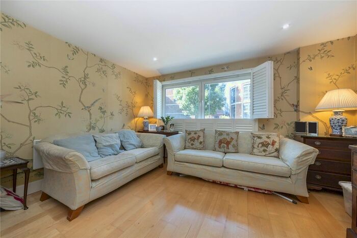 3 Bedroom Flat To Rent In Pimlico Apartments, Vauxhall Bridge Road, London, SW1V
