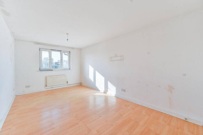 2 Bedroom Flat For Sale In Leeway, Deptford, London, SE8