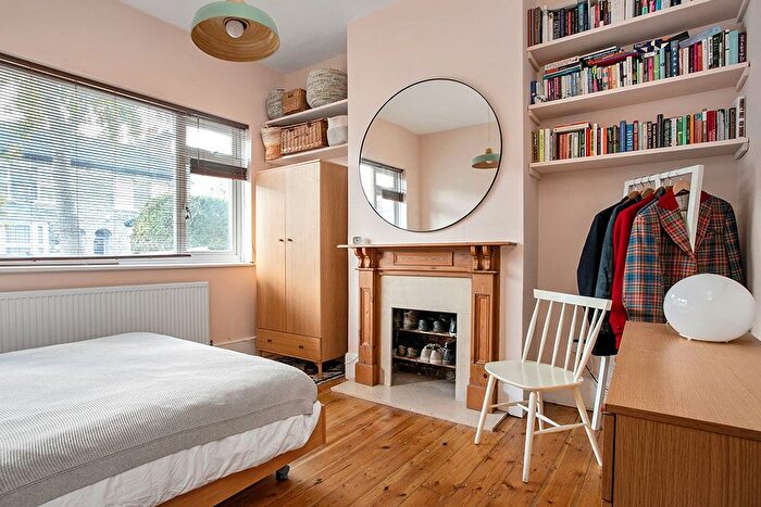 2 Bedroom Flat For Sale In Lister Road, Bushwood Area, E11