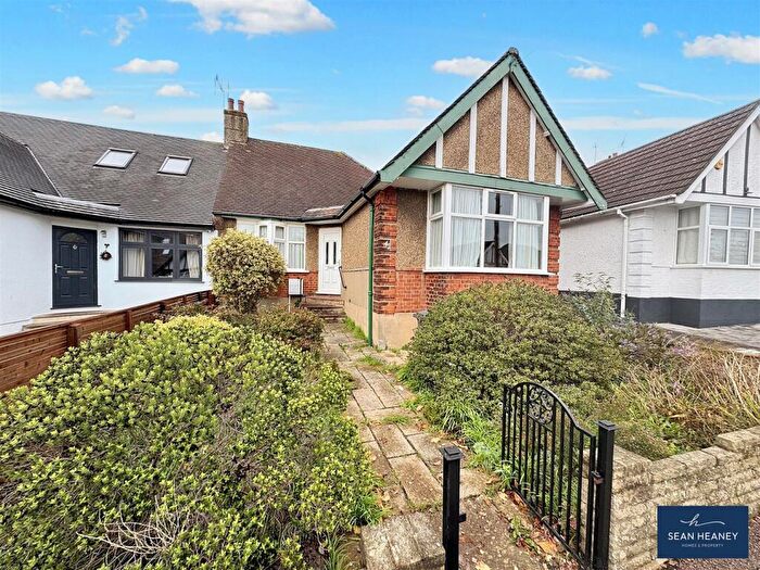 2 Bedroom Semi-Detached Bungalow For Sale In Milton Avenue, Barnet, EN5