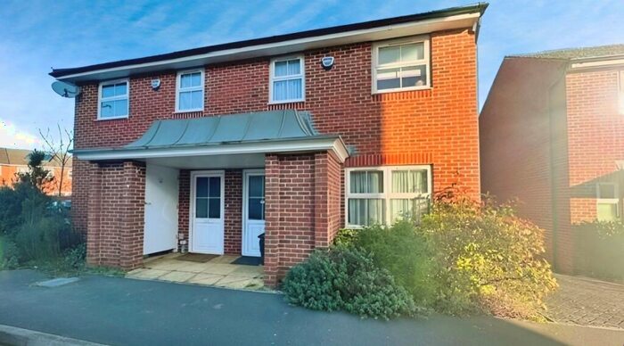 3 Bedroom Semi-Detached House To Rent In Honington Mews, Farnborough, GU14