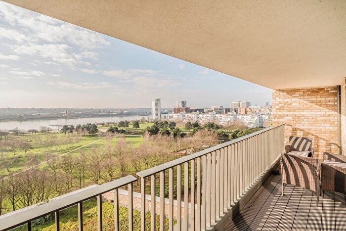 3 Bedroom Flat To Rent In Bramwell Way, Pontoon Dock, E16