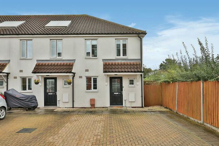 2 Bedroom End Of Terrace House For Sale In Lime Tree Avenue, Long Stratton, Norwich, NR15