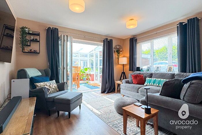 3 Bedroom Semi-Detached House For Sale In Station Road, Thatcham, RG19