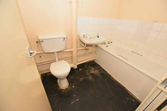 1 Bedroom Flat For Sale In Lancaster Close, Ramsgate, CT12