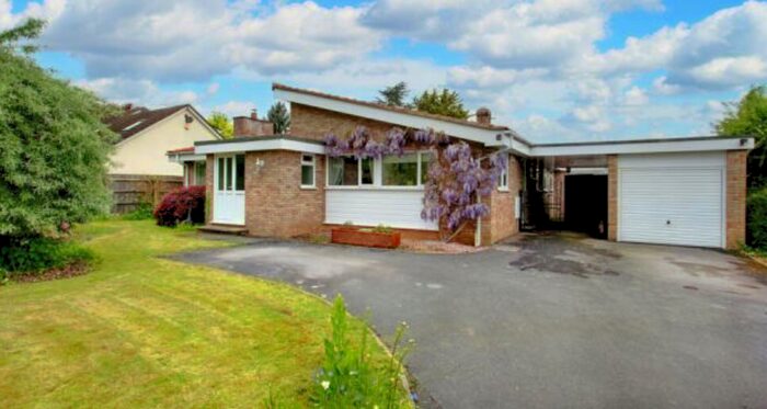 4 Bedroom Detached Bungalow For Sale In Bath Road, BS40