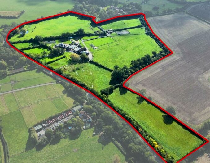 Equestrian Facility For Sale In Oak Tree Farm, Tywford Road, Binfield, Berkshire, RG42