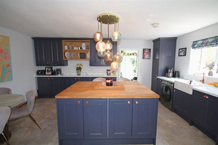 5 Bedroom Detached Bungalow For Sale In Bigbury Road, Chartham Hatch, Canterbury, CT4