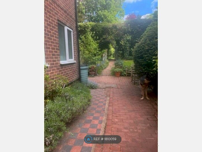 Studio To Rent In Epsom, Epsom, KT18