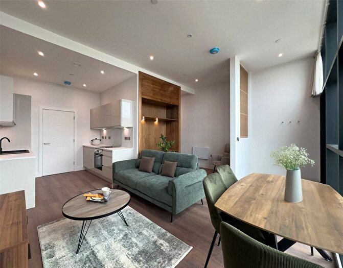 2 Bedroom Flat To Rent In Triskelion Way, Liverpool, L3