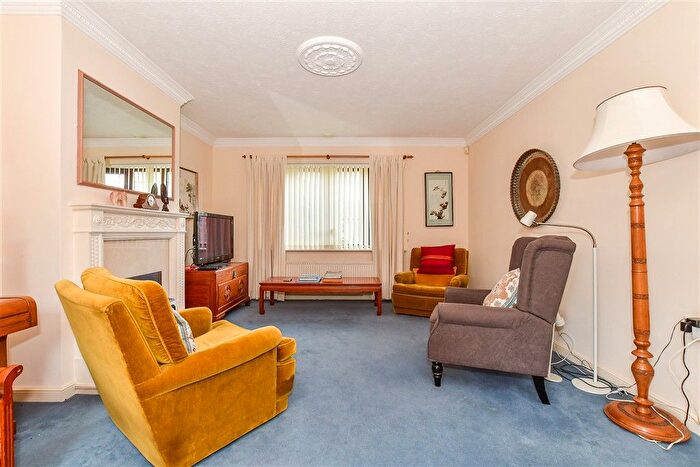 3 Bedroom Detached Bungalow For Sale In Palmers Brook, Hadlow, Tonbridge, Kent, TN11