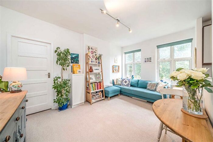 1 Bedroom Flat For Sale In Brixton Hill, Brixton Hill, SW2