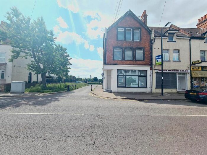 3 Bedroom Flat To Rent In Ordnance Road, Enfield, EN3