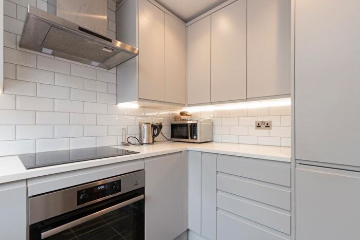 2 Bedroom Flat To Rent In Discovery Walk London, E1W