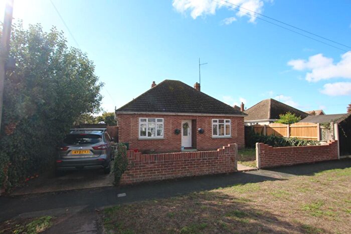 2 Bedroom Bungalow For Sale In Frinton Road, Holland-on-Sea, CO15