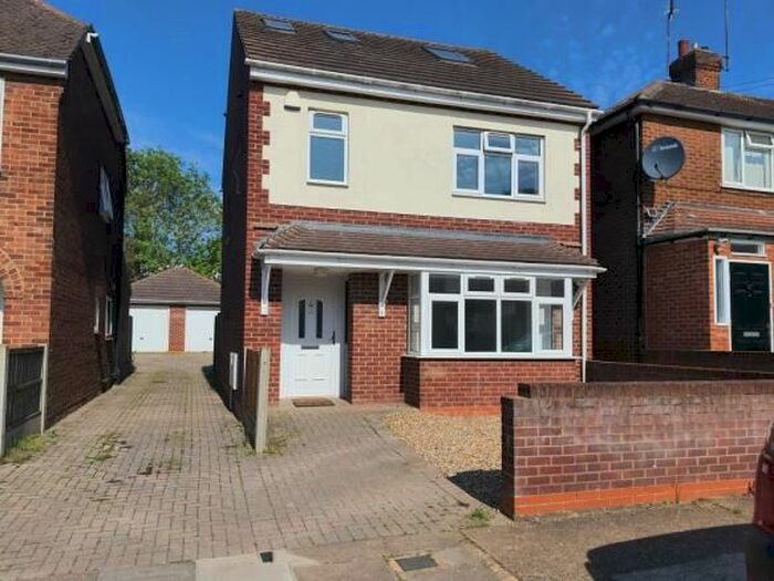 4 Bedroom Detached House To Rent In Anstee Road, Luton, LU4
