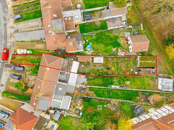 3 Bedroom End Of Terrace House For Sale In Ashen Drive, Dartford, DA1