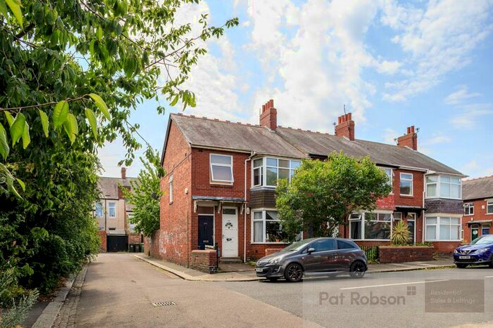 3 Bedroom Flat To Rent In Warton Terrace, Heaton, NE6