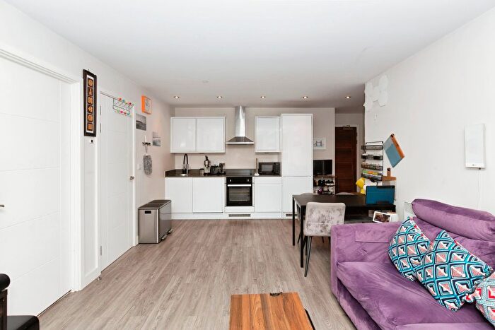1 Bedroom Flat For Sale In Perth Road, Ilford, Essex, IG2