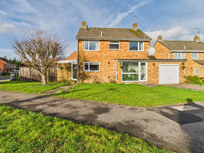 4 Bedroom Detached House For Sale In Poynings Crescent, Basingstoke, RG21