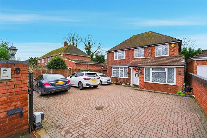 4 Bedroom Detached House For Sale In Thorney Lane South, Iver, SL0