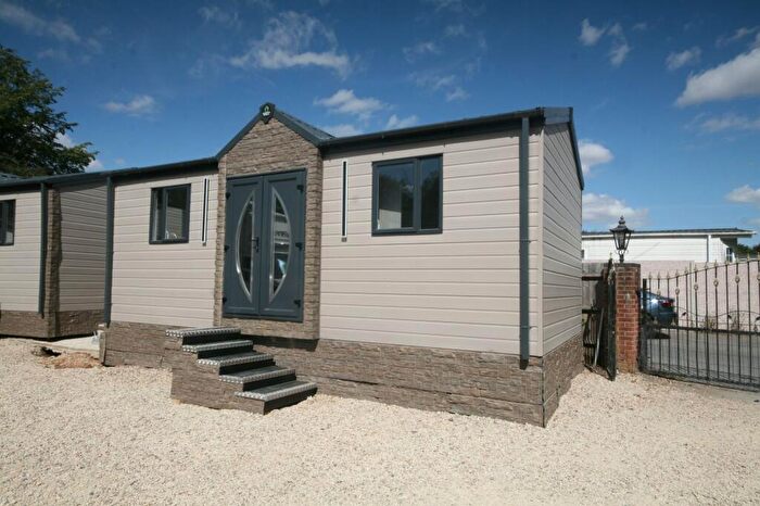 1 Bedroom Park Home To Rent In Pendles Paddock, Stokenchurch, HP14