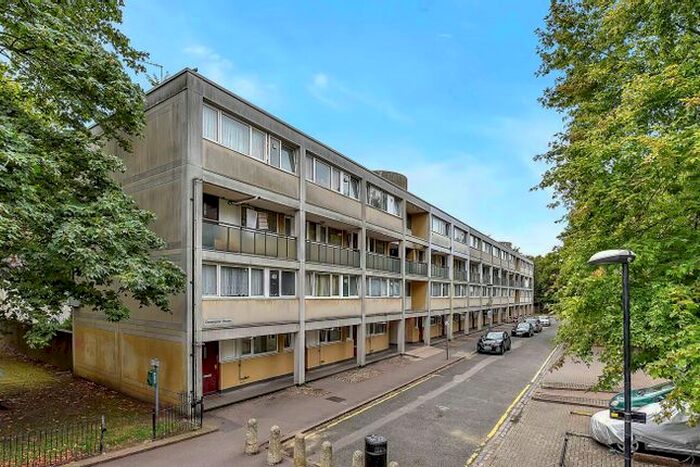 4 Bedroom Maisonette To Rent In Osmington House, Dorset Road, Oval/Stockwell, SW8